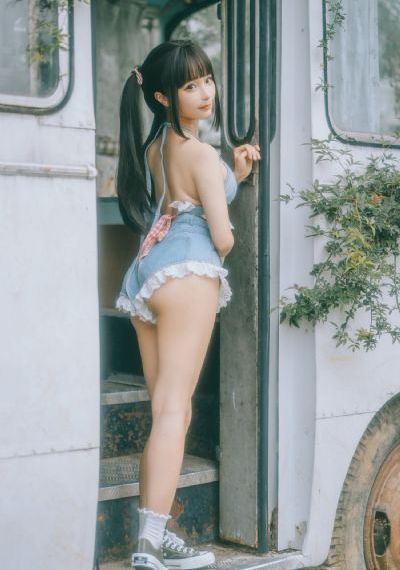 丫头忍一下我就进一点视频_超清免费在线播放