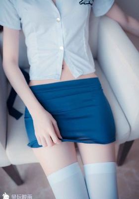 边亲边把手放衣服里发出声音_1080超清在线观看